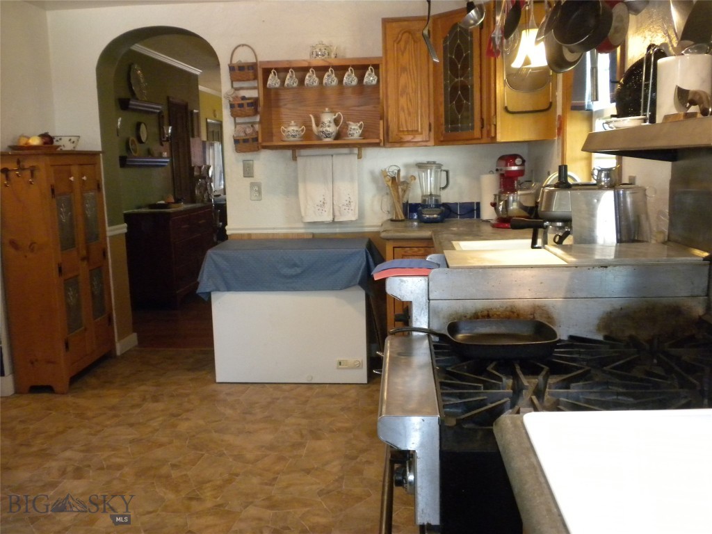 9 First Street E Property Photo 21