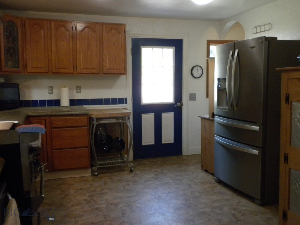 9 First Street E Property Photo 23