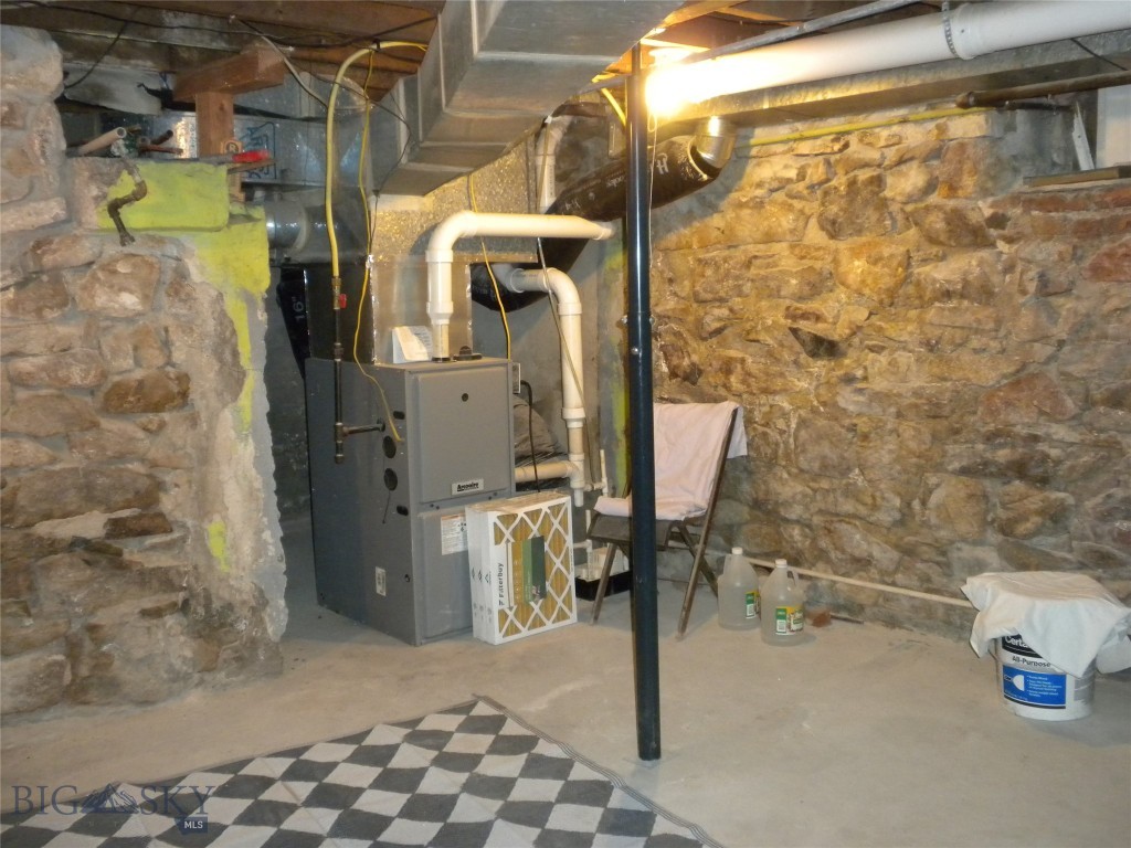 9 First Street E Property Photo 43