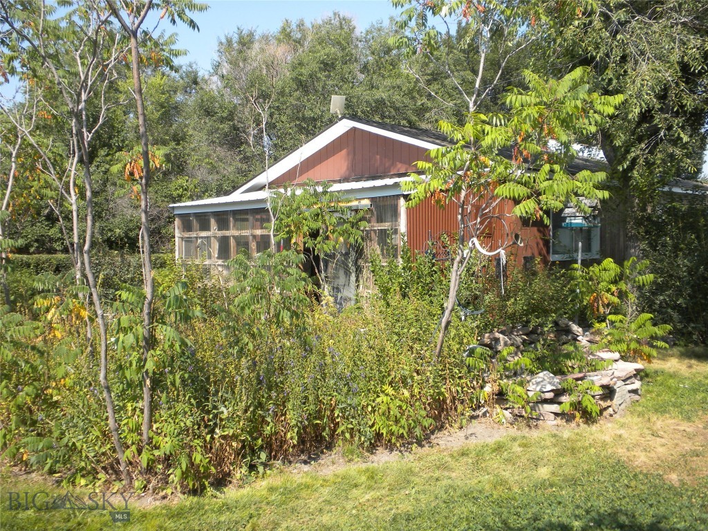 9 First Street E Property Photo 61