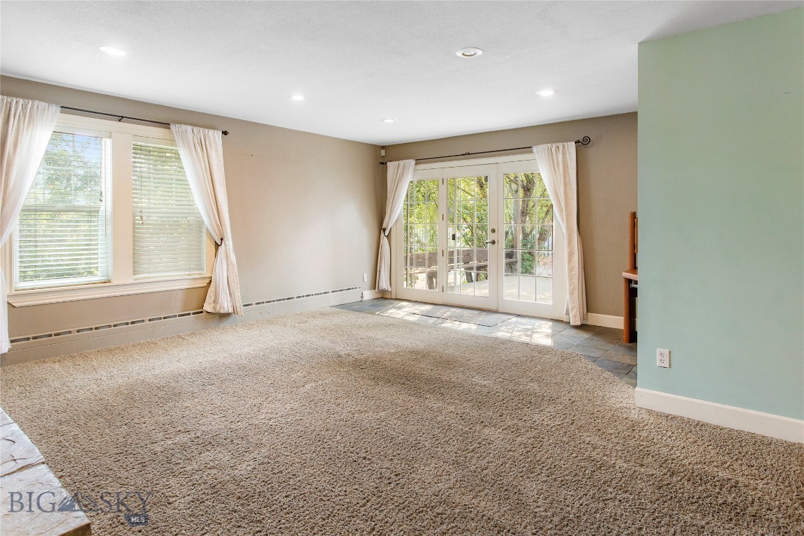 2926 Elizabeth Warren Property Photo 8