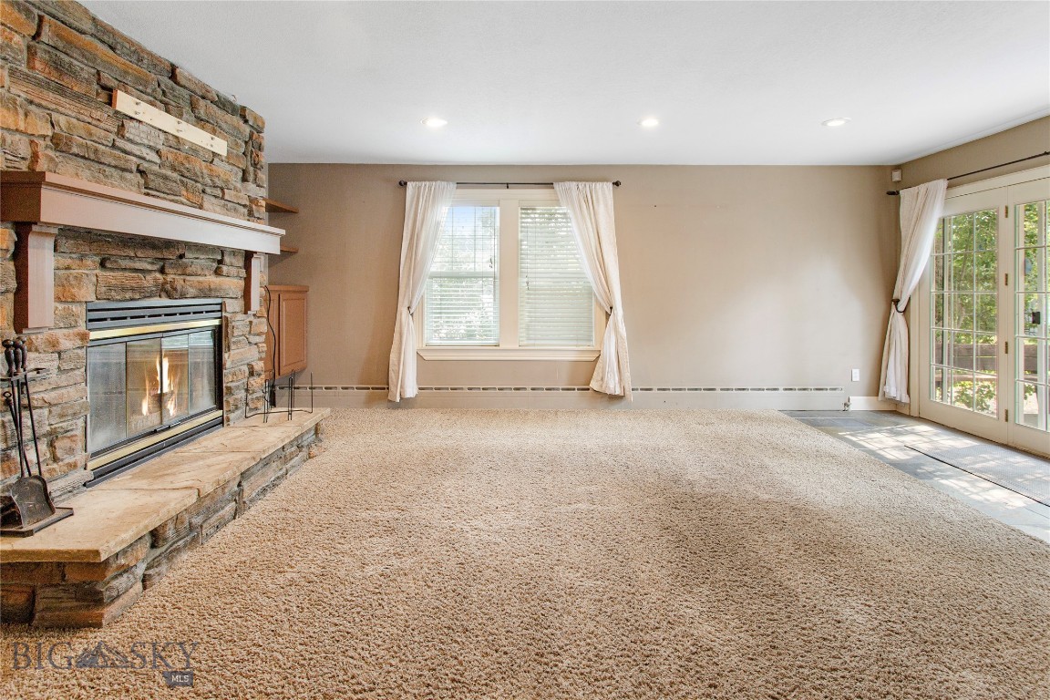 2926 Elizabeth Warren Property Photo 9