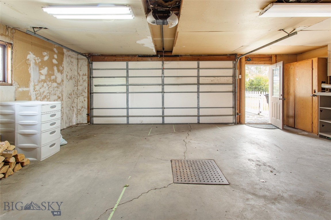 2926 Elizabeth Warren Property Photo 81