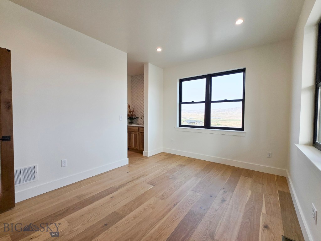 98 Rolling Prairie Way Property Photo 10
