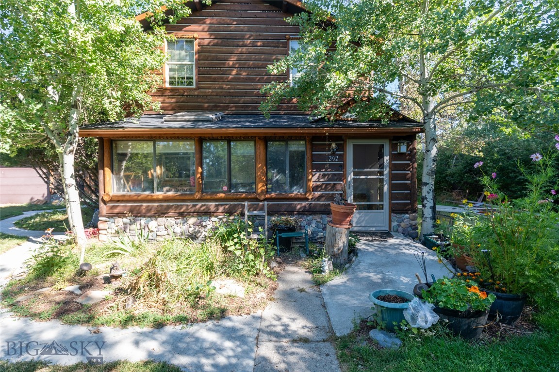 202 W Armitage Street Property Photo 1