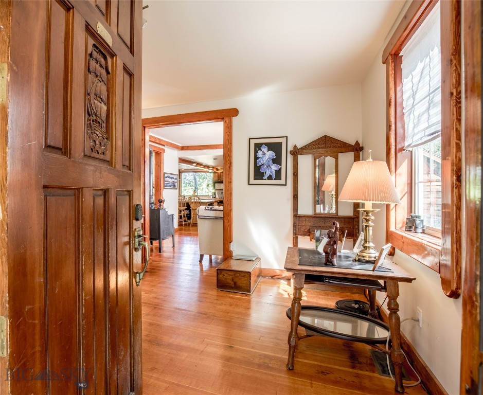 202 W Armitage Street Property Photo 4