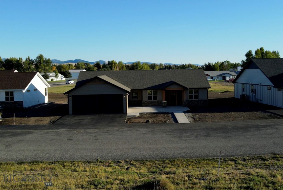1012 Sagebrush Lane Property Photo 2