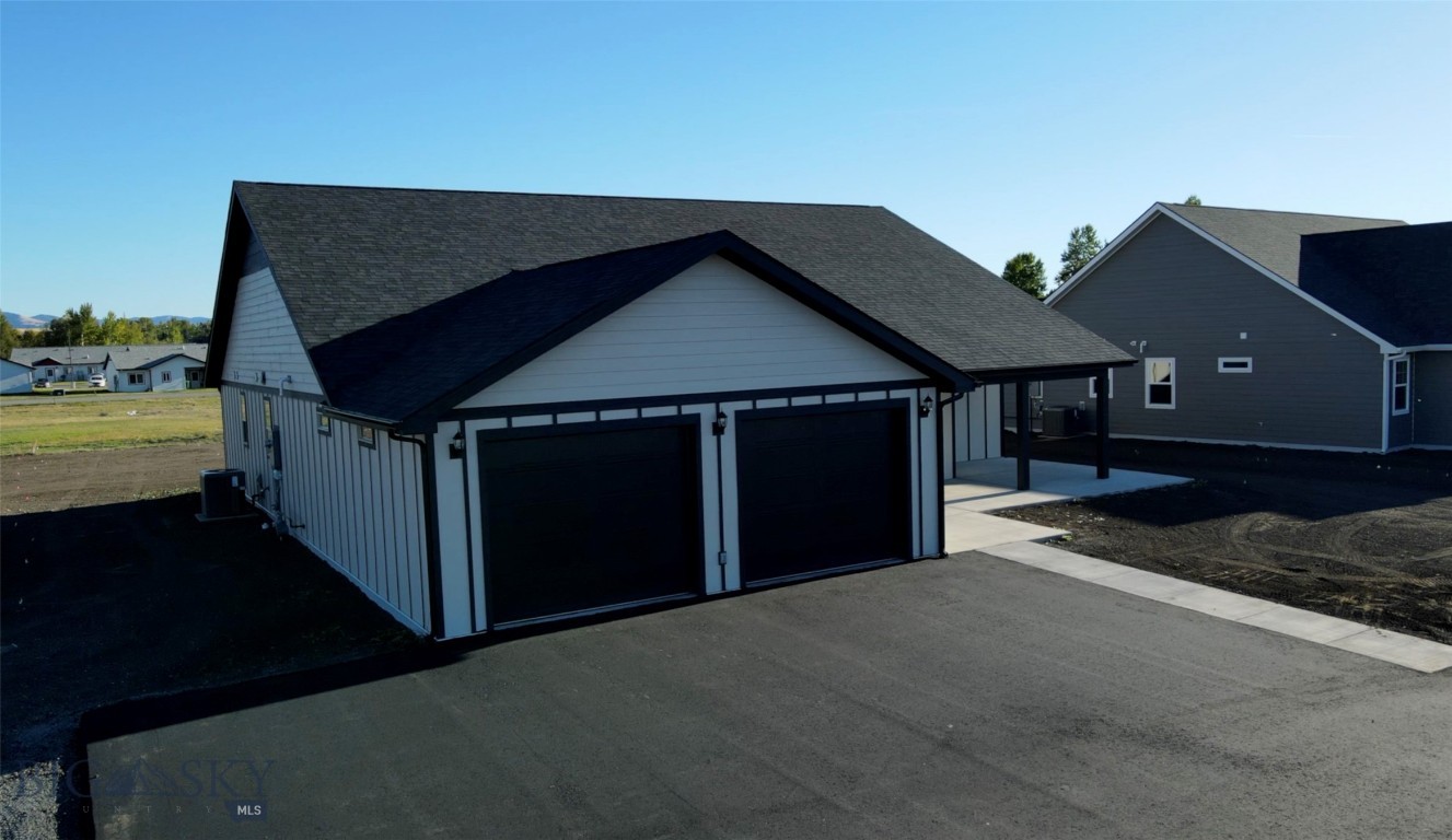 1002 Sagebrush Lane Property Photo 3