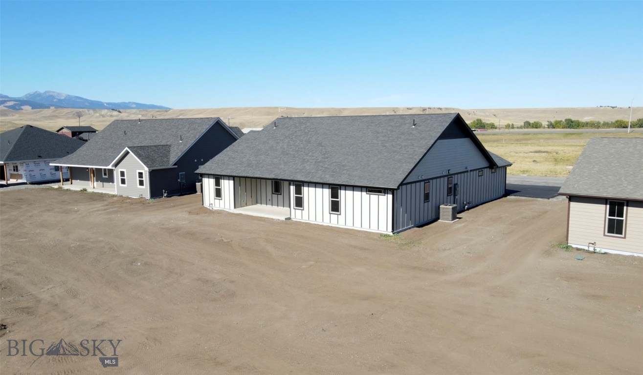 1002 Sagebrush Lane Property Photo 4