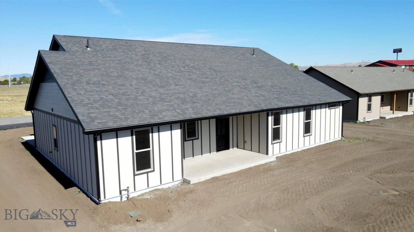 1002 Sagebrush Lane Property Photo 6
