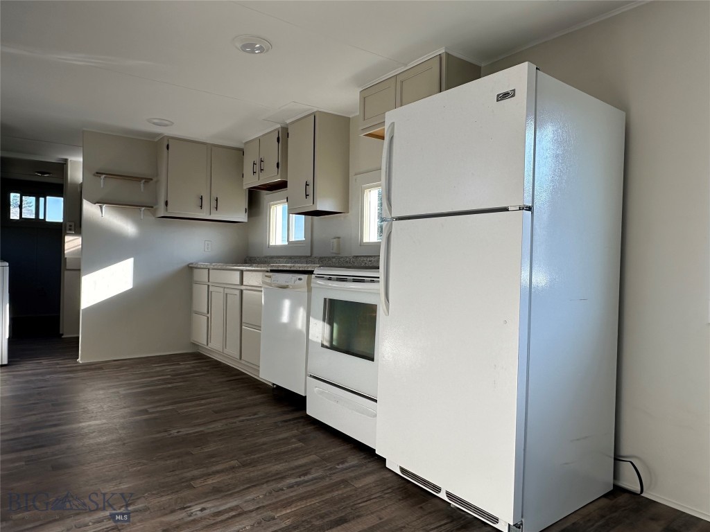 501 E Hampton Street Property Photo 3