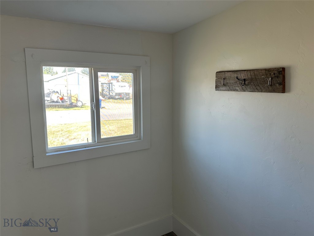 501 E Hampton Street Property Photo 7