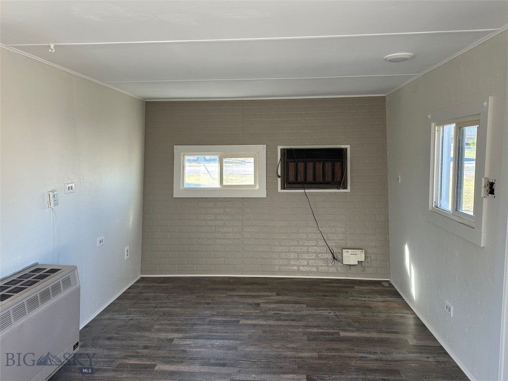 501 E Hampton Street Property Photo 8