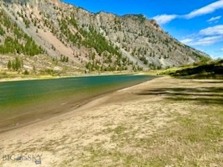 Nhn River Road W Property Photo 5