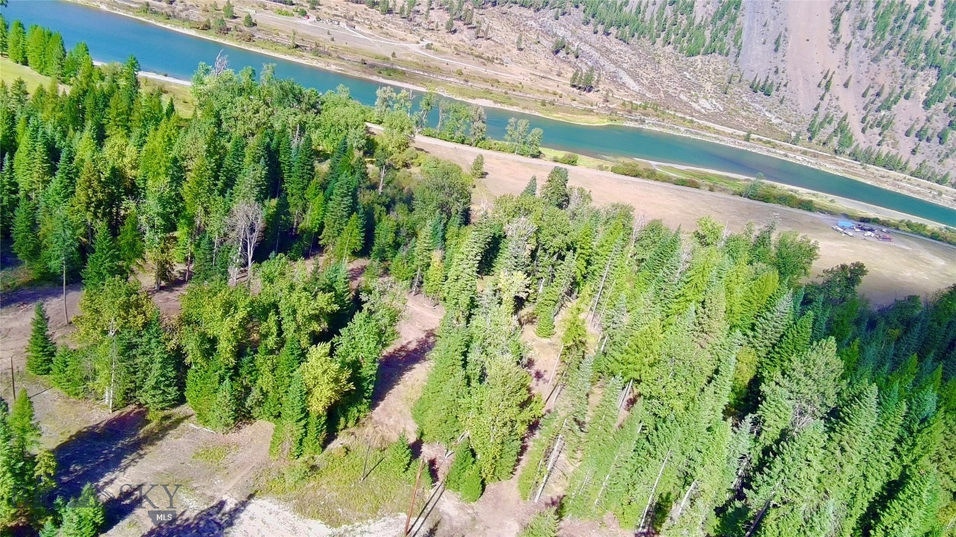 Nhn River Road W Property Photo 18
