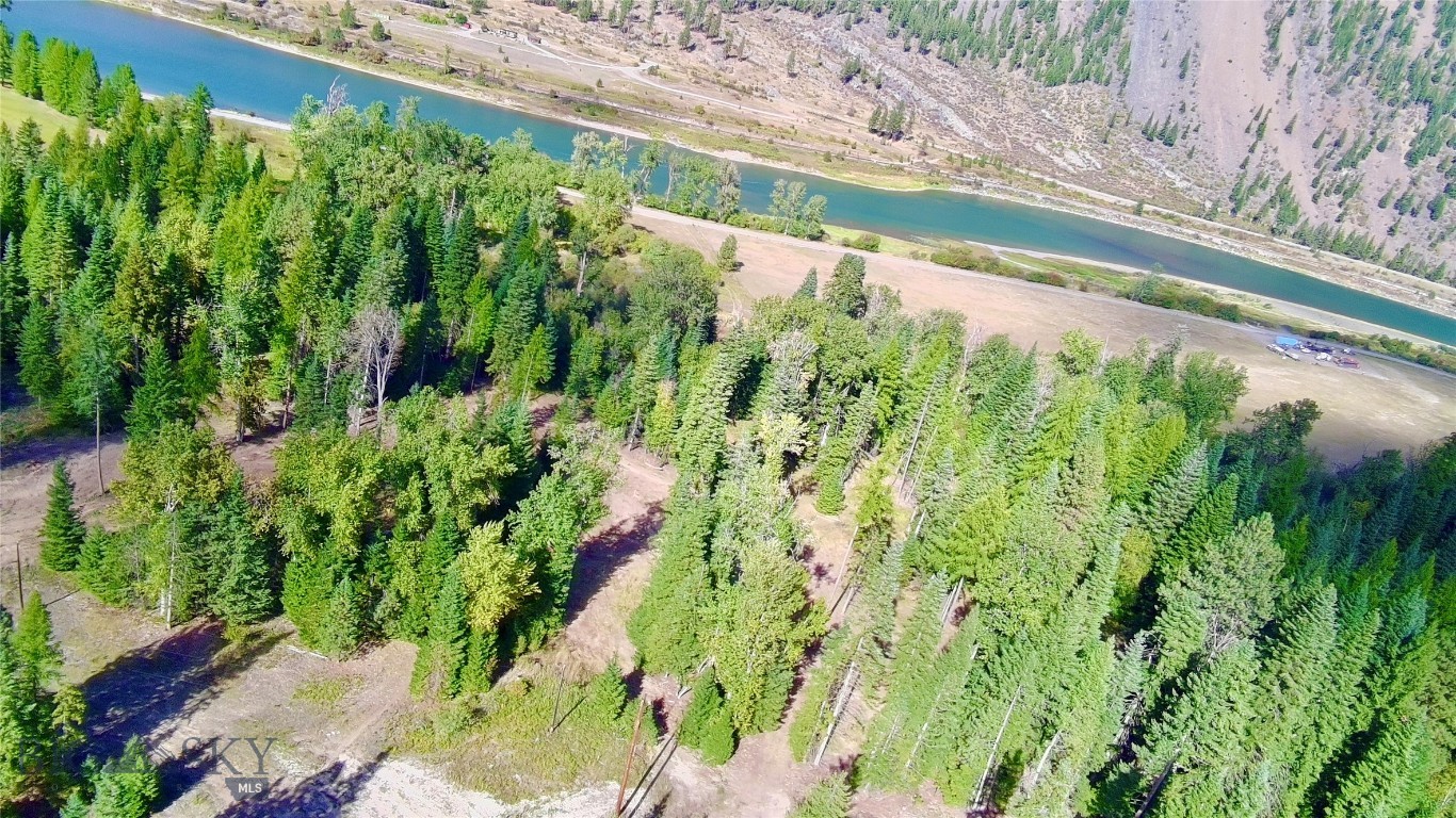 Nhn River Road W Property Photo 19