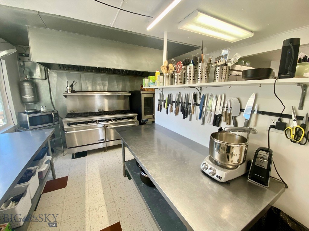 730 Granite Avenue Property Photo 8