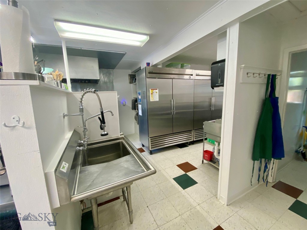 730 Granite Avenue Property Photo 11