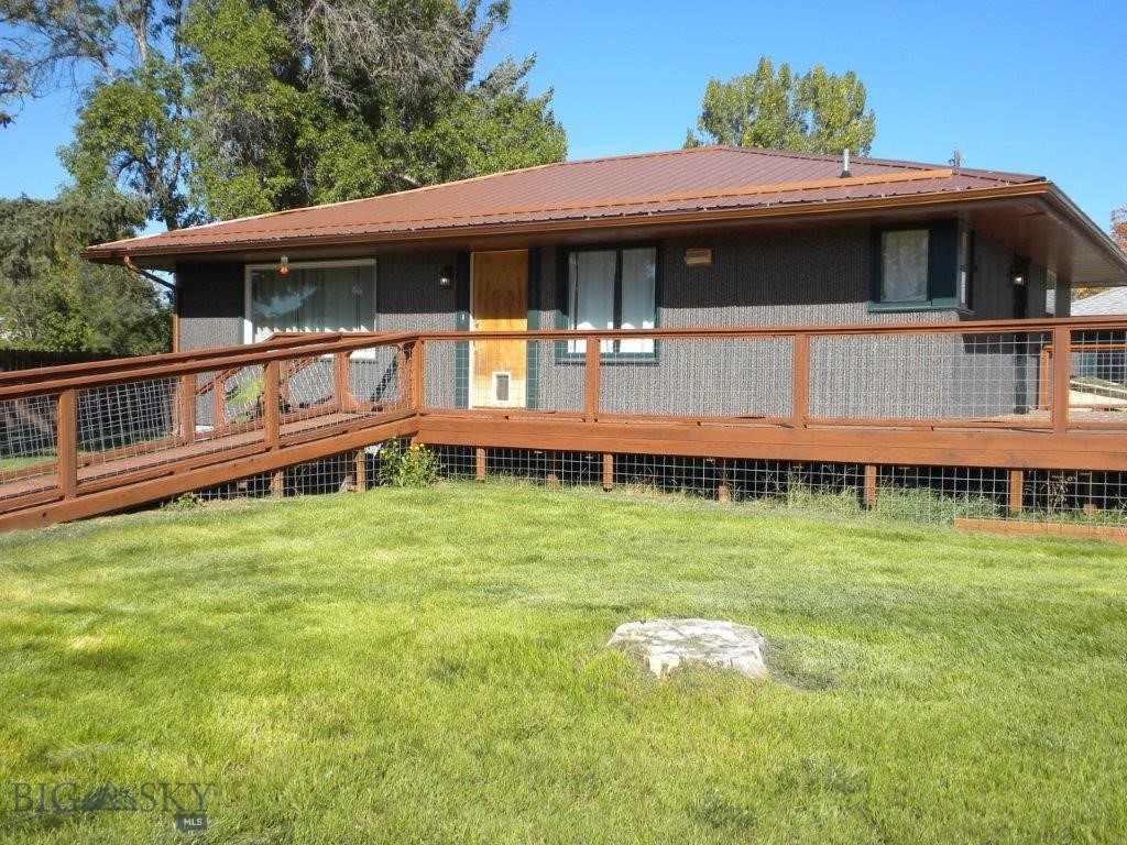 411 1st E Property Photo 5