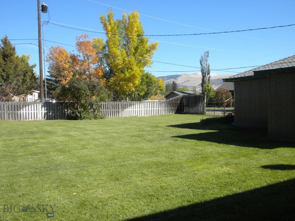 411 1st E Property Photo 13