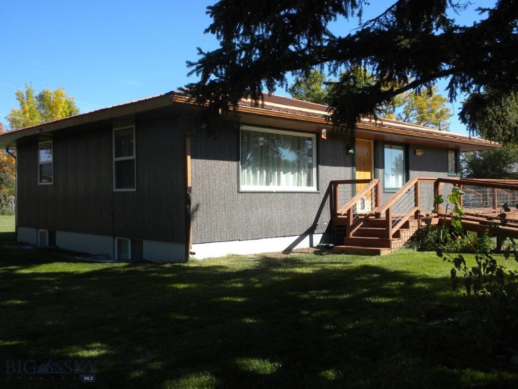 411 1st E Property Photo 14