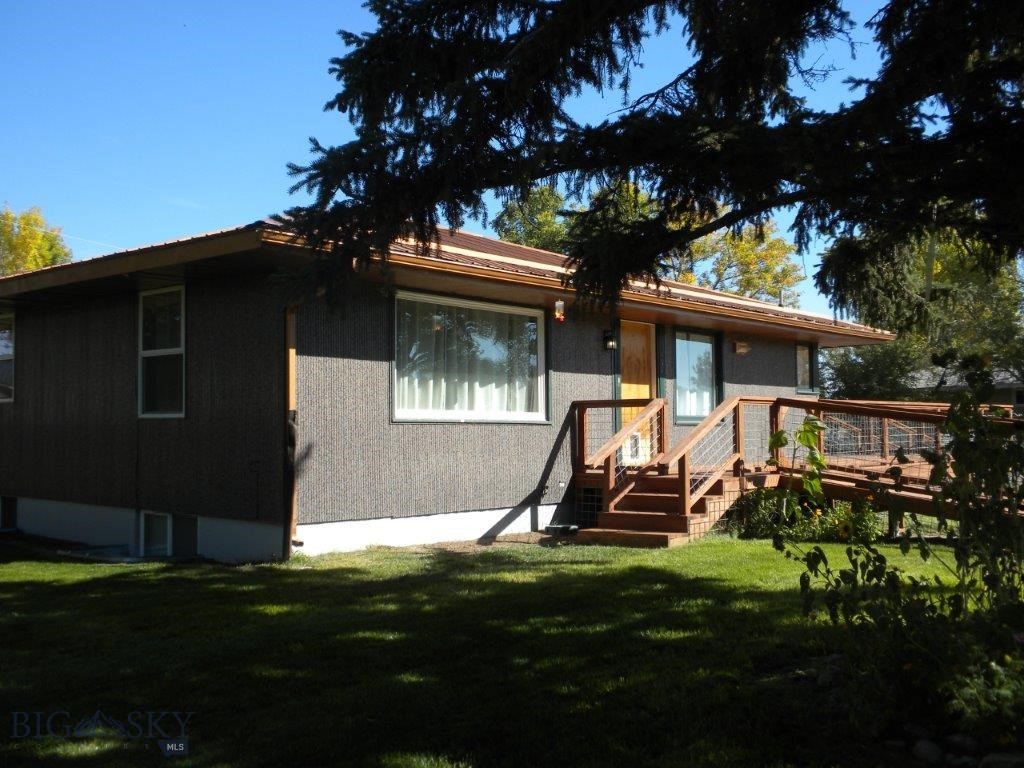 411 1st E Property Photo 15