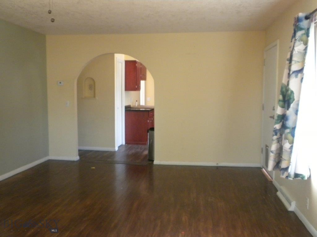 411 1st E Property Photo 19