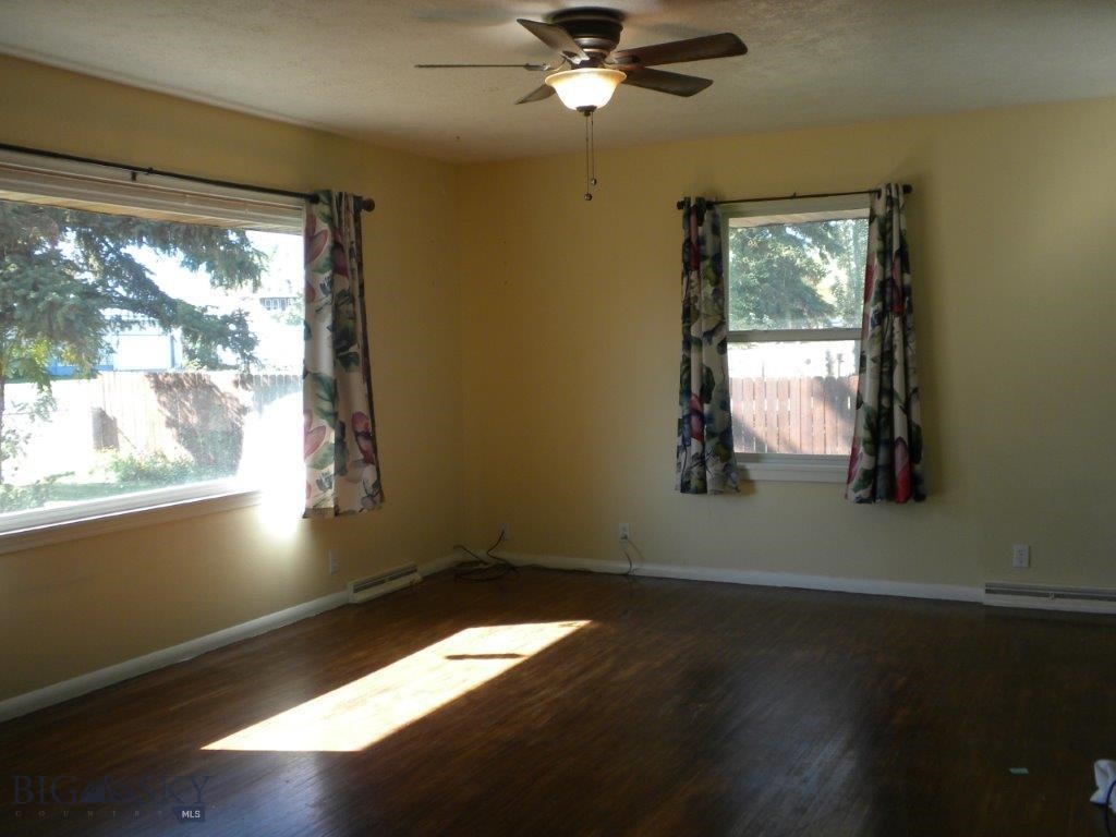 411 1st E Property Photo 20