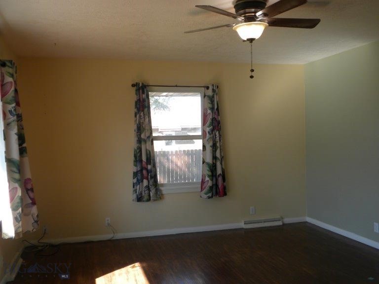 411 1st E Property Photo 21