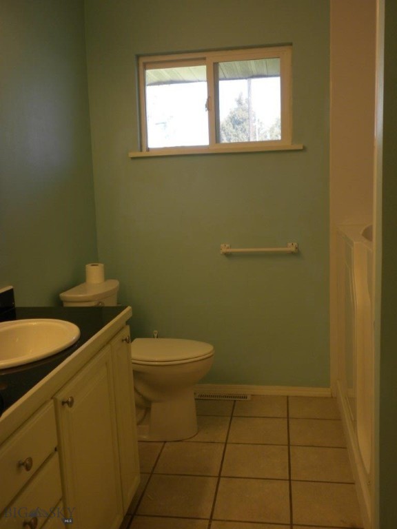 411 1st E Property Photo 27
