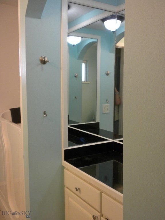 411 1st E Property Photo 28