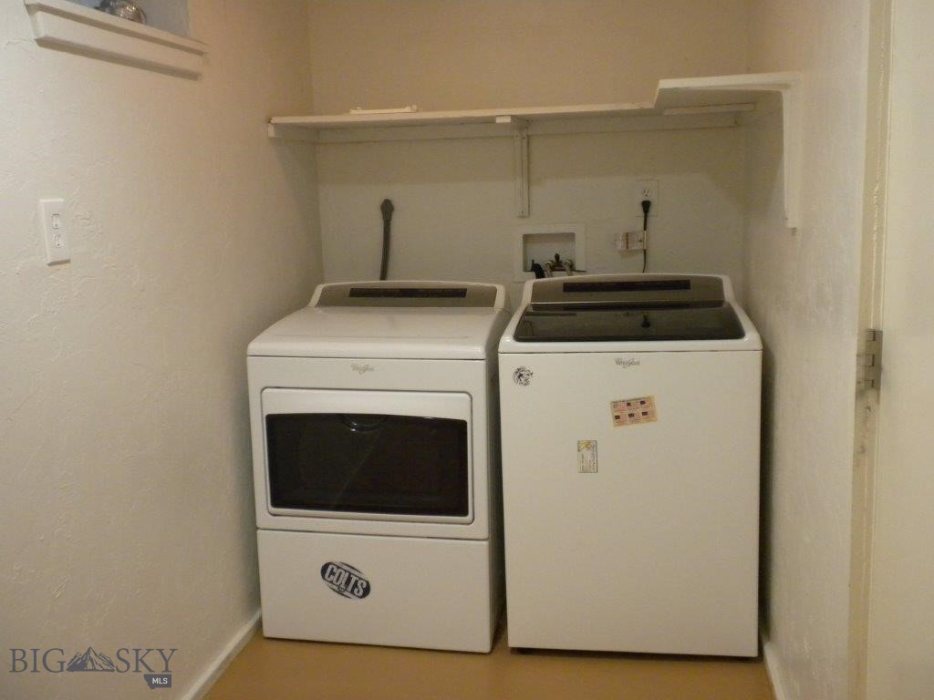 411 1st E Property Photo 32