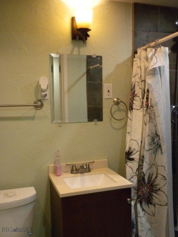 411 1st E Property Photo 37