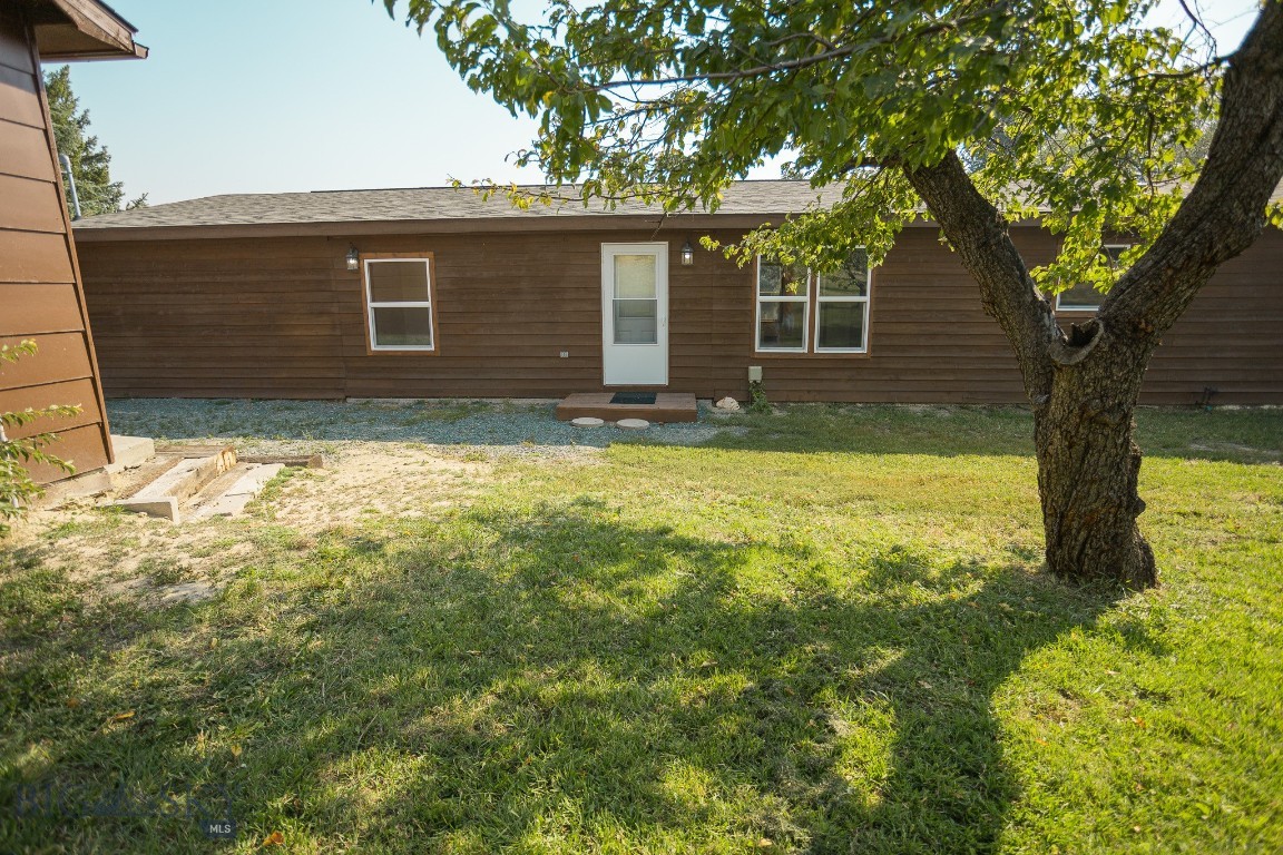 1050 Hwy 55 Property Photo 7