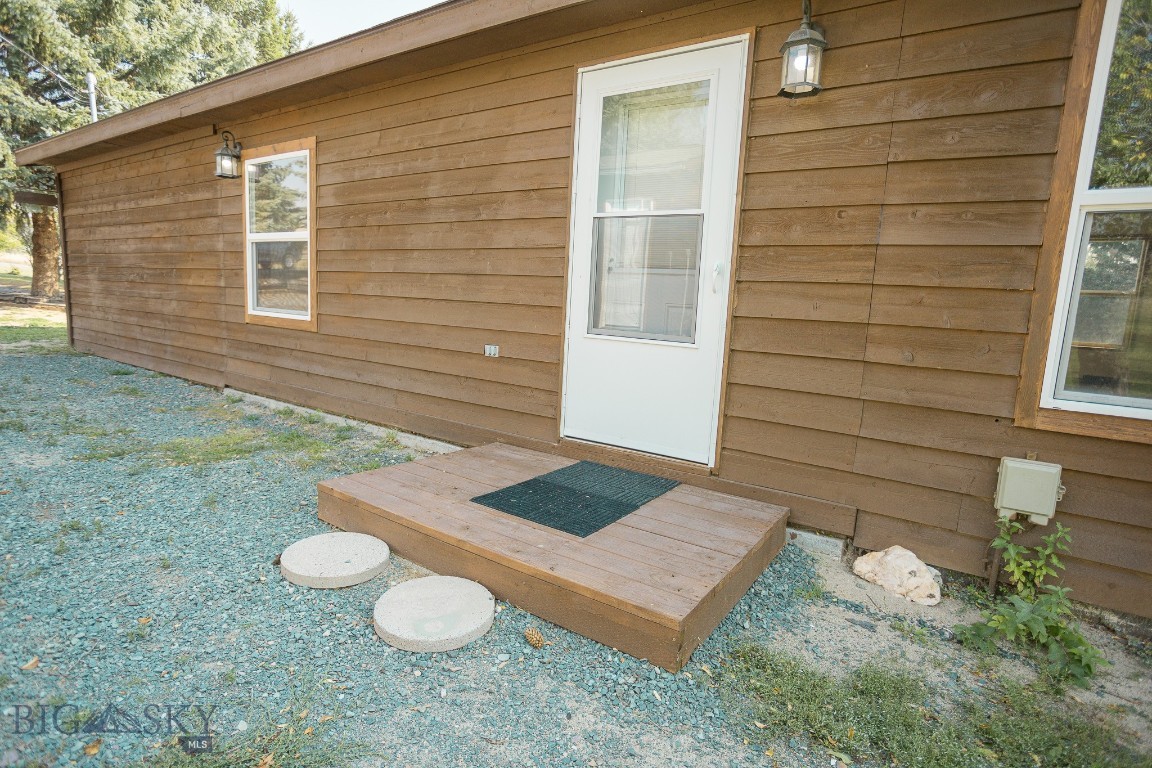 1050 Hwy 55 Property Photo 8