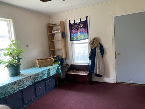 314 S Oakes Property Photo 5
