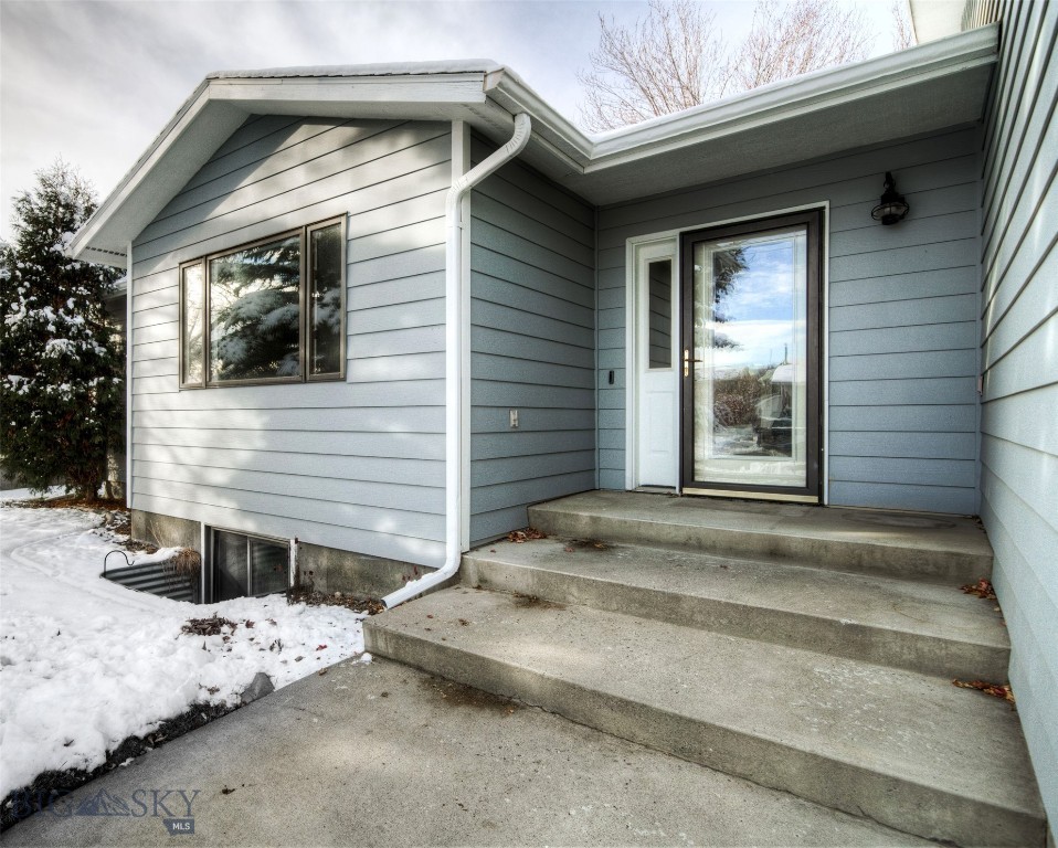 211 Quinella Street Property Photo 2
