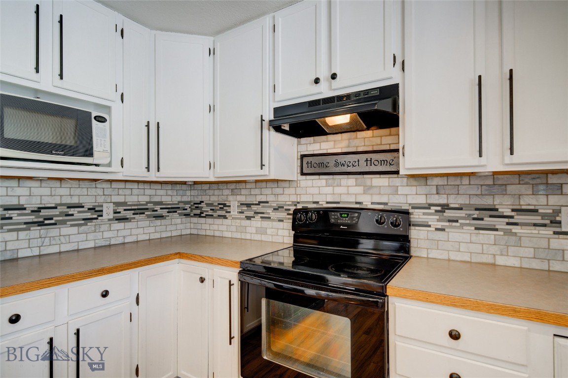211 Quinella Street Property Photo 10