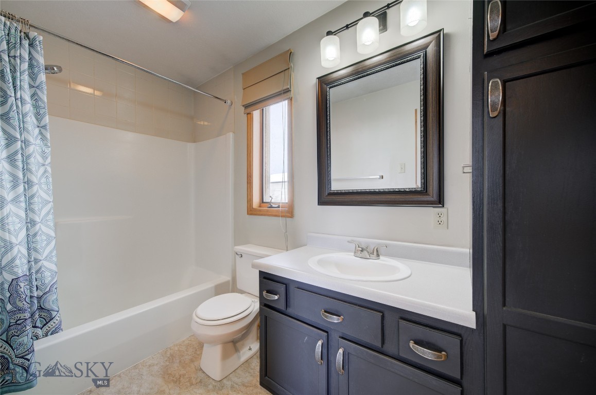 211 Quinella Street Property Photo 28