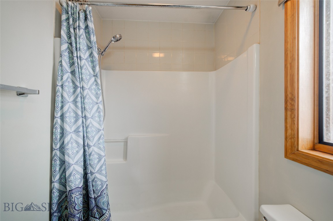 211 Quinella Street Property Photo 30