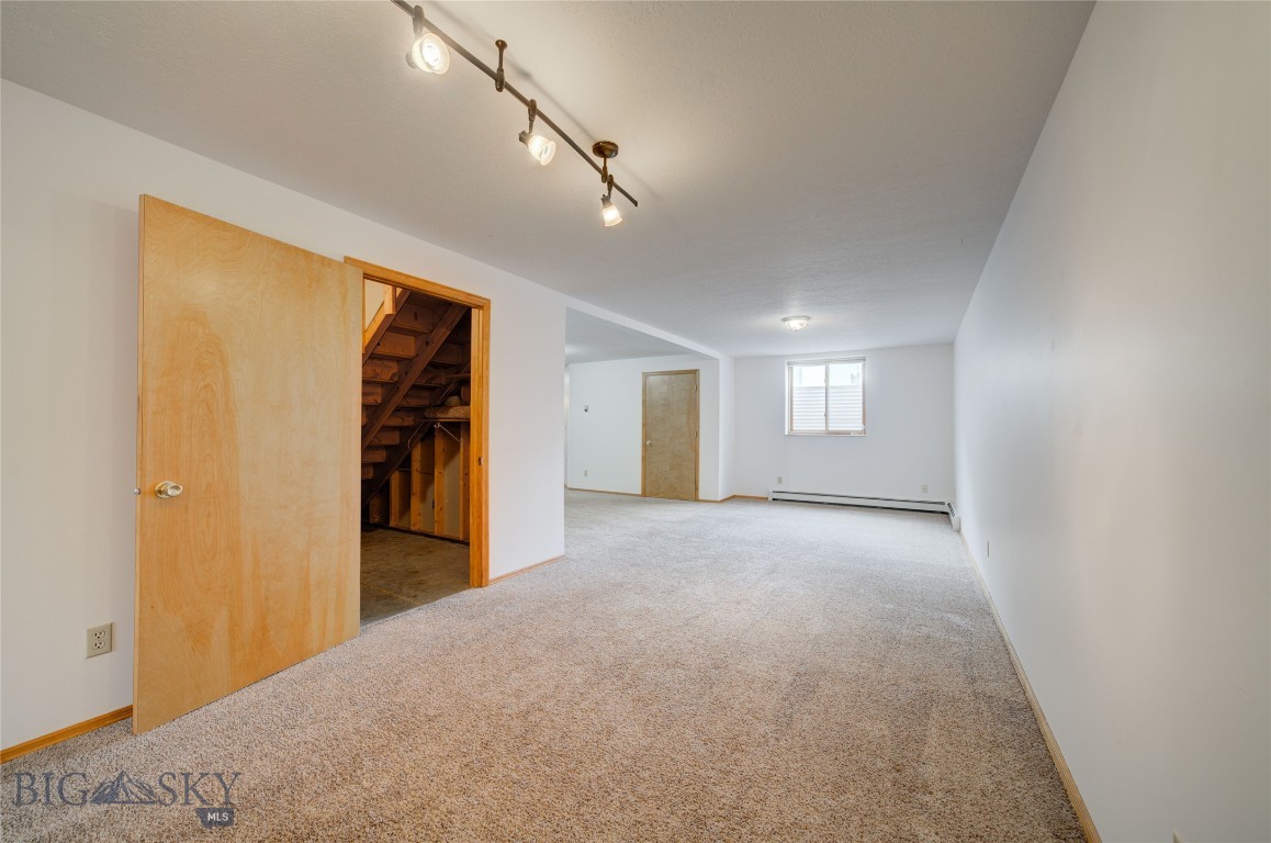 211 Quinella Street Property Photo 40