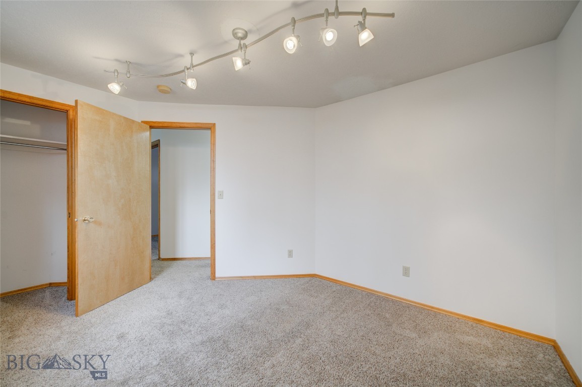 211 Quinella Street Property Photo 48