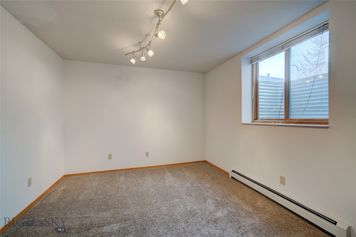 211 Quinella Street Property Photo 49
