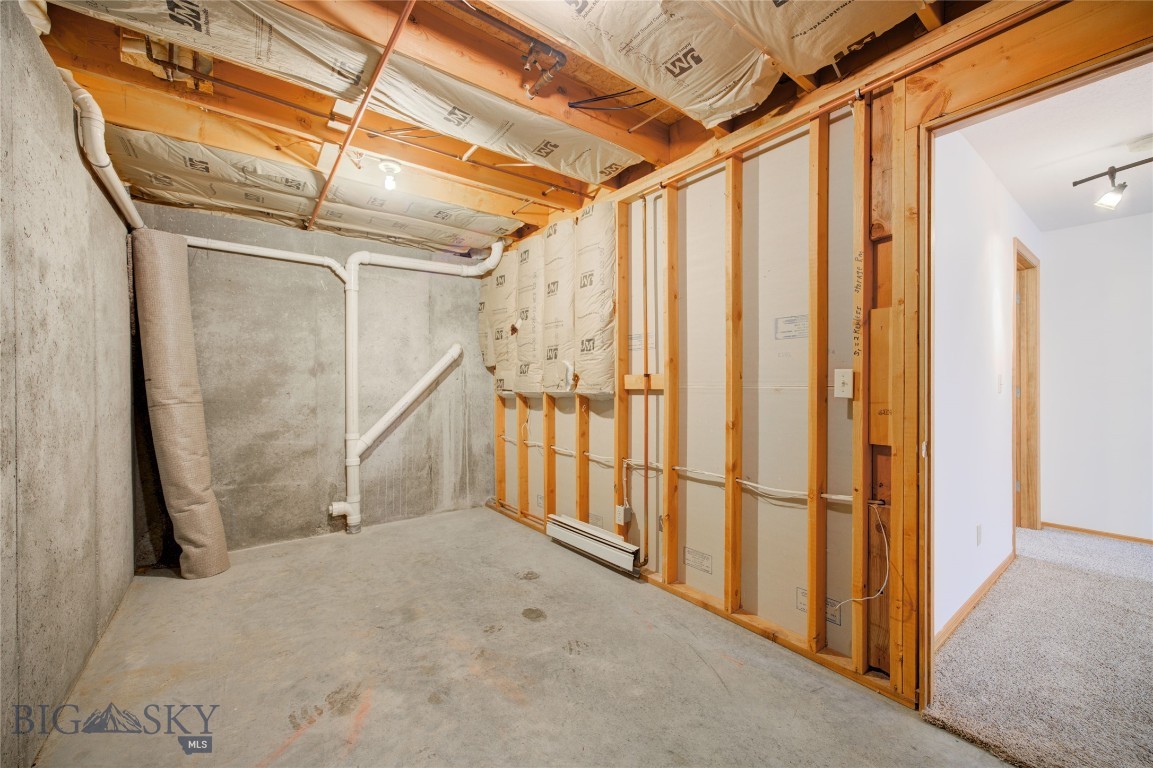 211 Quinella Street Property Photo 54