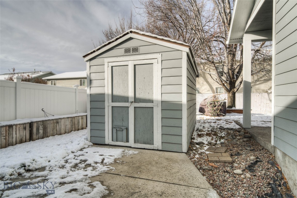 211 Quinella Street Property Photo 61