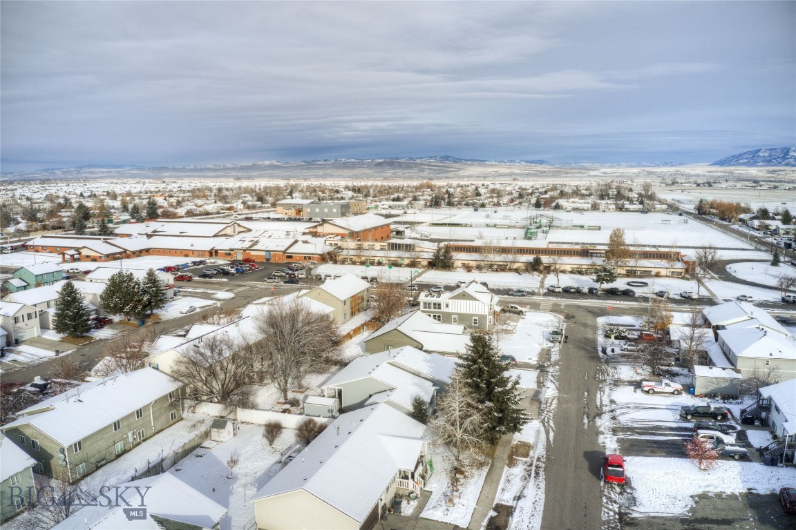 211 Quinella Street Property Photo 68