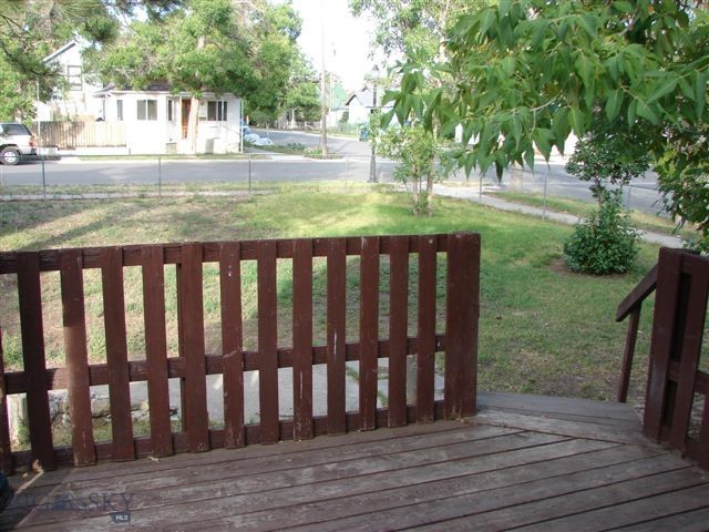 617 E Callender Street Property Photo 4