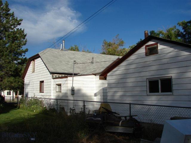 617 E Callender Street Property Photo 5