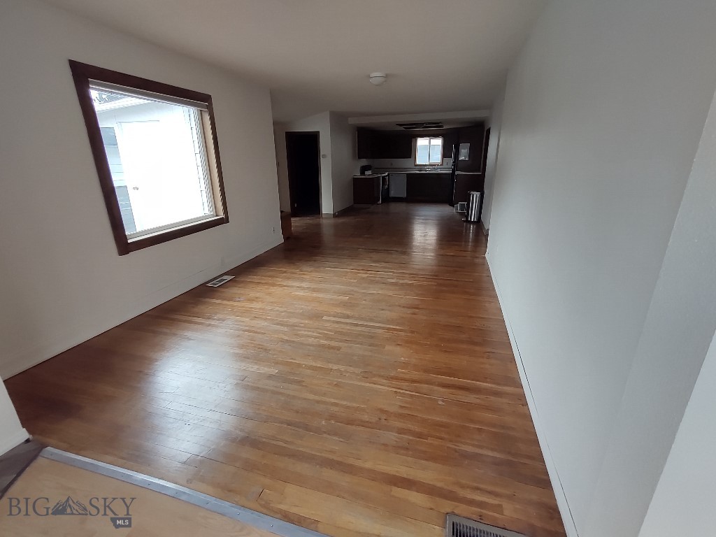 617 E Callender Street Property Photo 8