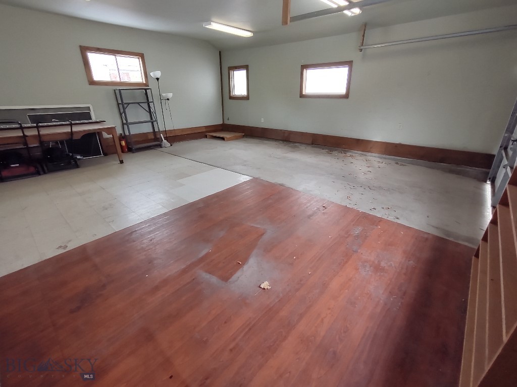 617 E Callender Street Property Photo 18